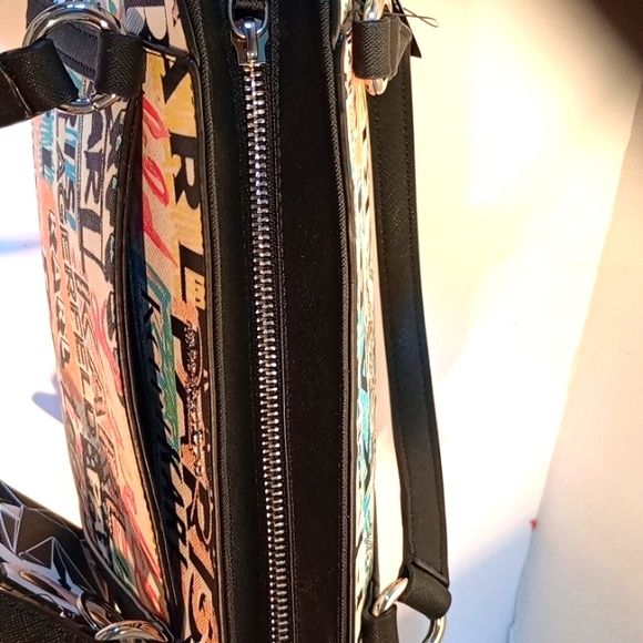 Karl Lagerfeld Crossbody Bag. Style LH1A4723 - Picture 8 of 9